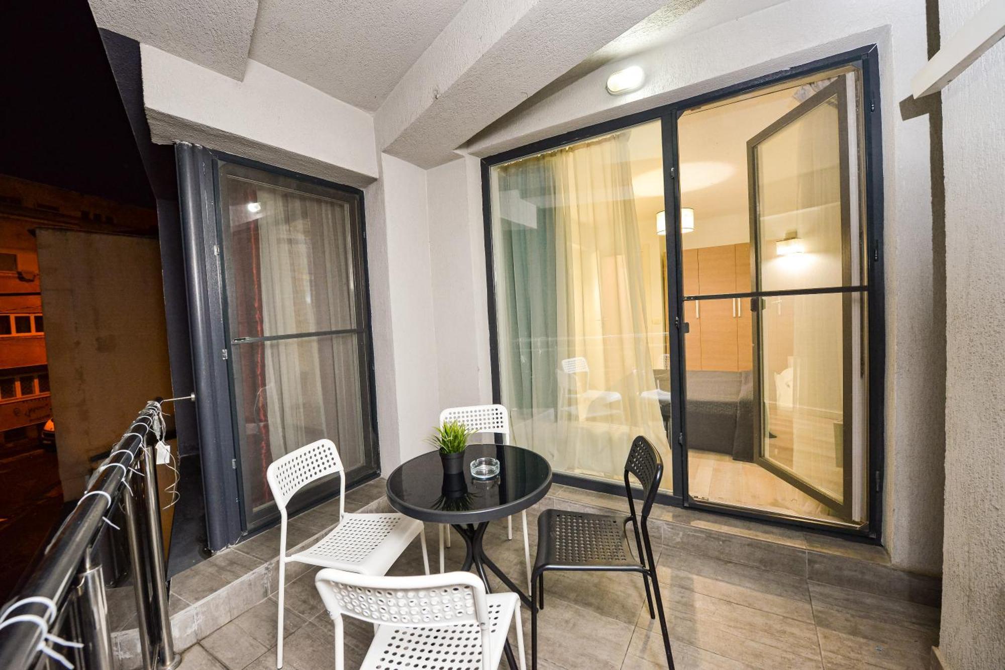 Dracula Adventure Tours Accommodation Bucureşti Exterior foto