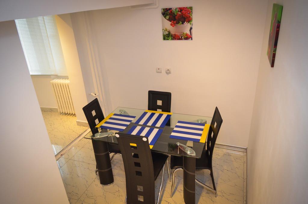 Dracula Adventure Tours Accommodation Bucureşti Exterior foto