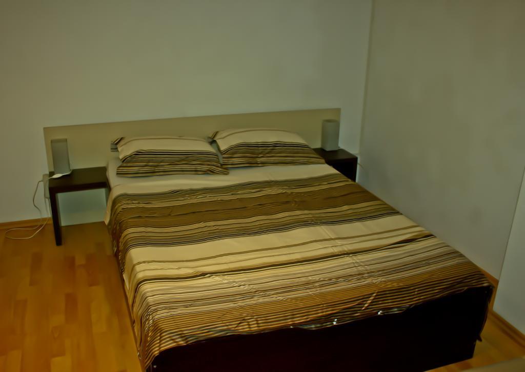 Dracula Adventure Tours Accommodation Bucureşti Exterior foto