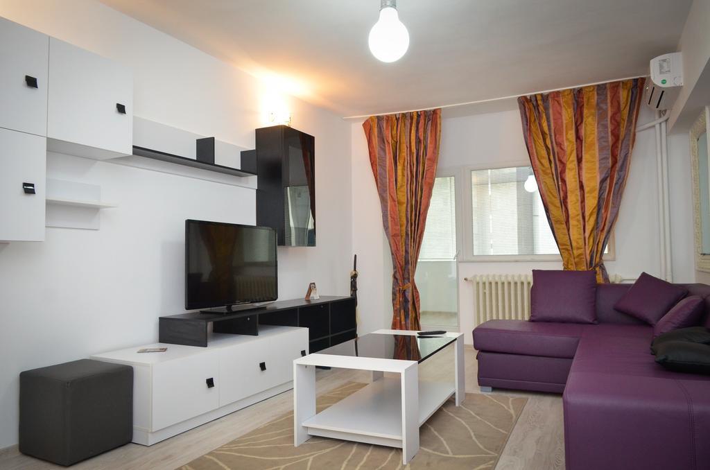 Dracula Adventure Tours Accommodation Bucureşti Exterior foto